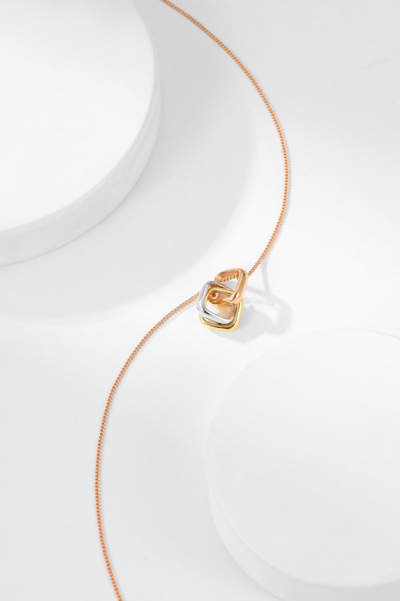 Ca*t1er necklaces